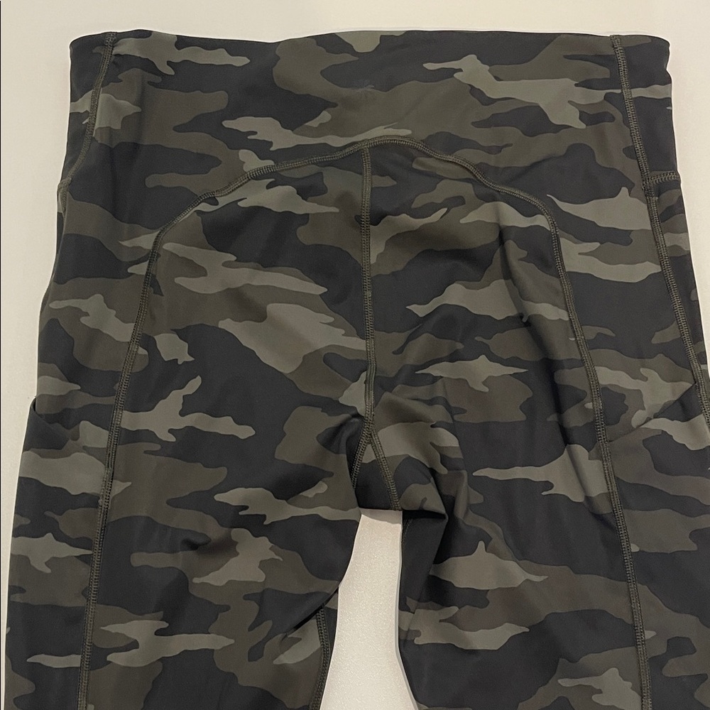 Athleta Ultimate 7/8 Tight Camo Print Leggings - Picture 6 of 11